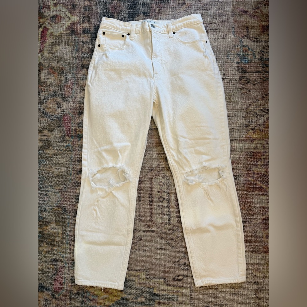 Abercrombie Women’s High Rise Mom Jean White Distressed Sz 30 regular